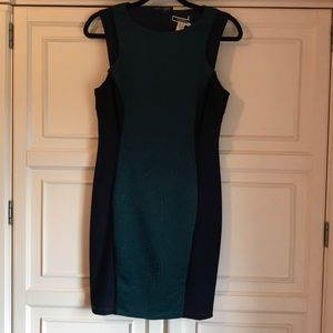 Green sheath dress with piping detail